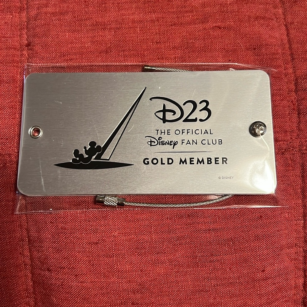 D23 Gold Member Around the World of Disney Parks luggage tag new in packaging